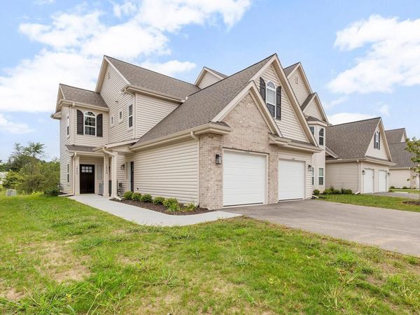 1813 Horseshoe LANE, Unit 416-1, Slinger, WI 53086
