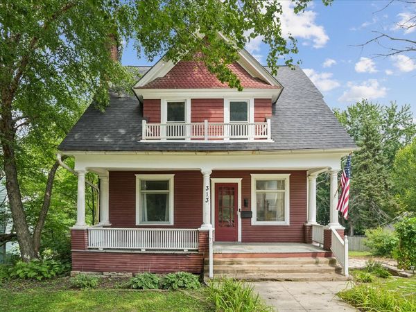 313 2nd St NW, Mt Vernon, IA 52314