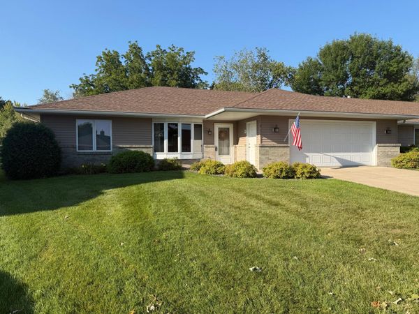 217 Green Lea Lane , Albert Lea, MN 56007