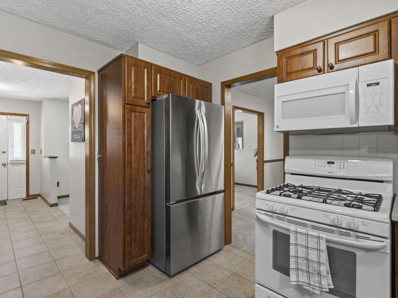 636 Waybaugh Drive, Columbus, OH 43230 Photo 11
