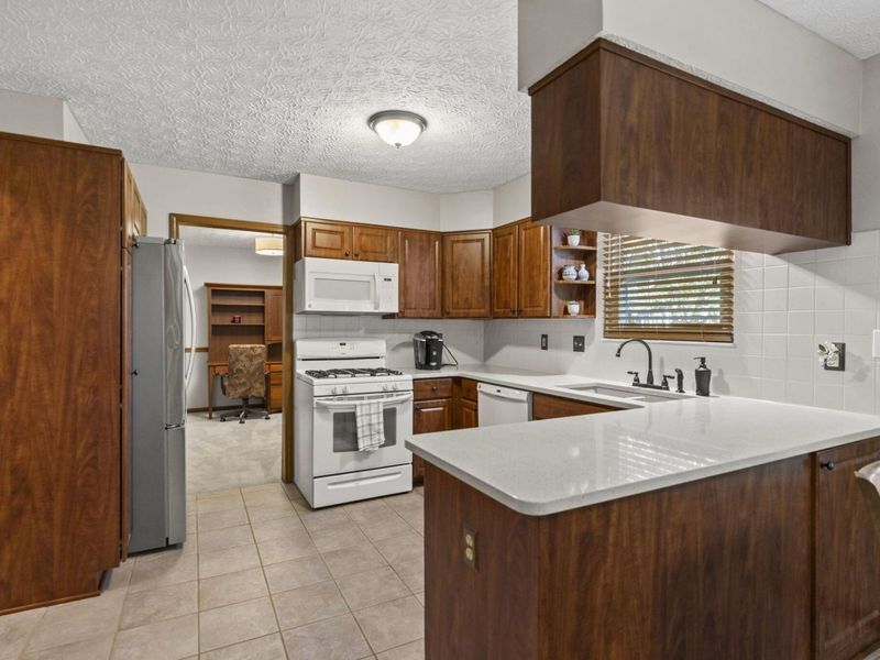 636 Waybaugh Drive, Columbus, OH 43230 Photo 12