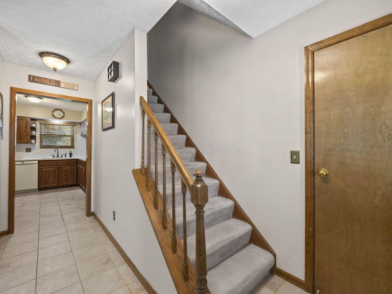 636 Waybaugh Drive, Columbus, OH 43230 Photo 4