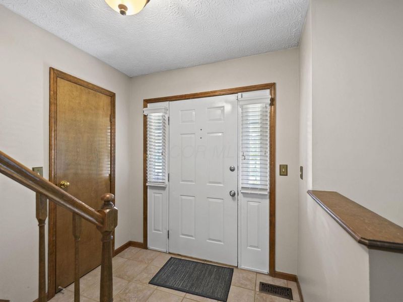 636 Waybaugh Drive, Columbus, OH 43230 Photo 5