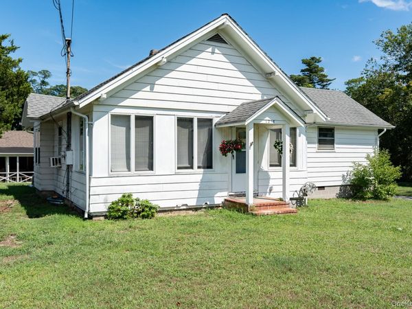 1405 Bay Avenue , Mattituck, NY 11952