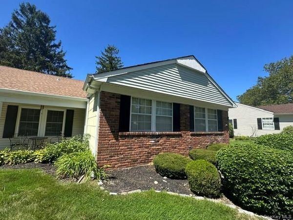 6 Cobblestone Way , Mount Sinai, NY 11766