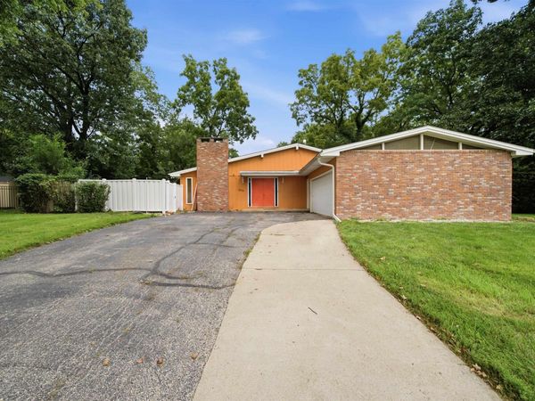 2903 W KINGSTON Court, Peoria, IL 61604