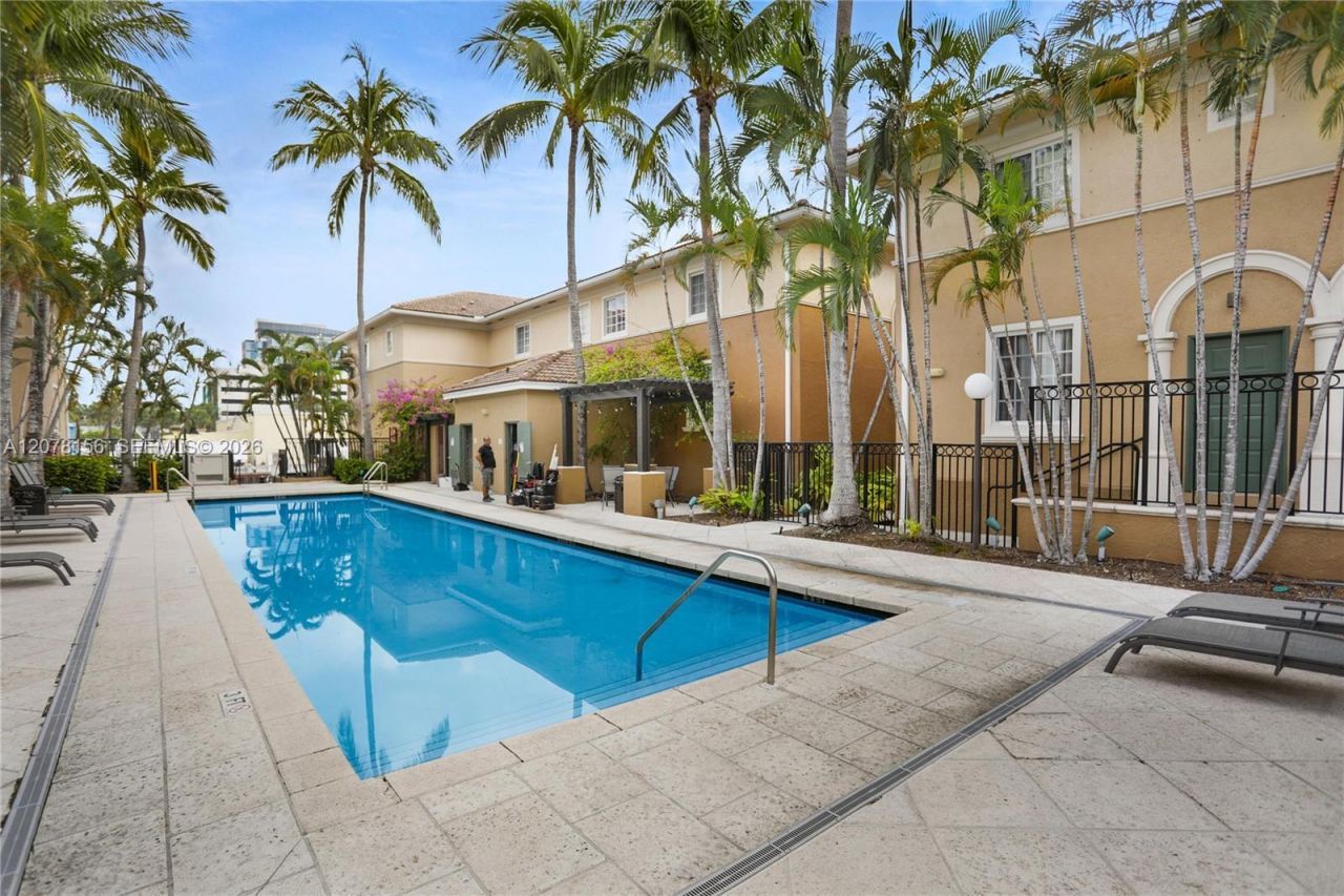 2941 NE 185th St , Unit 1305, Miami, FL 33180 Photo