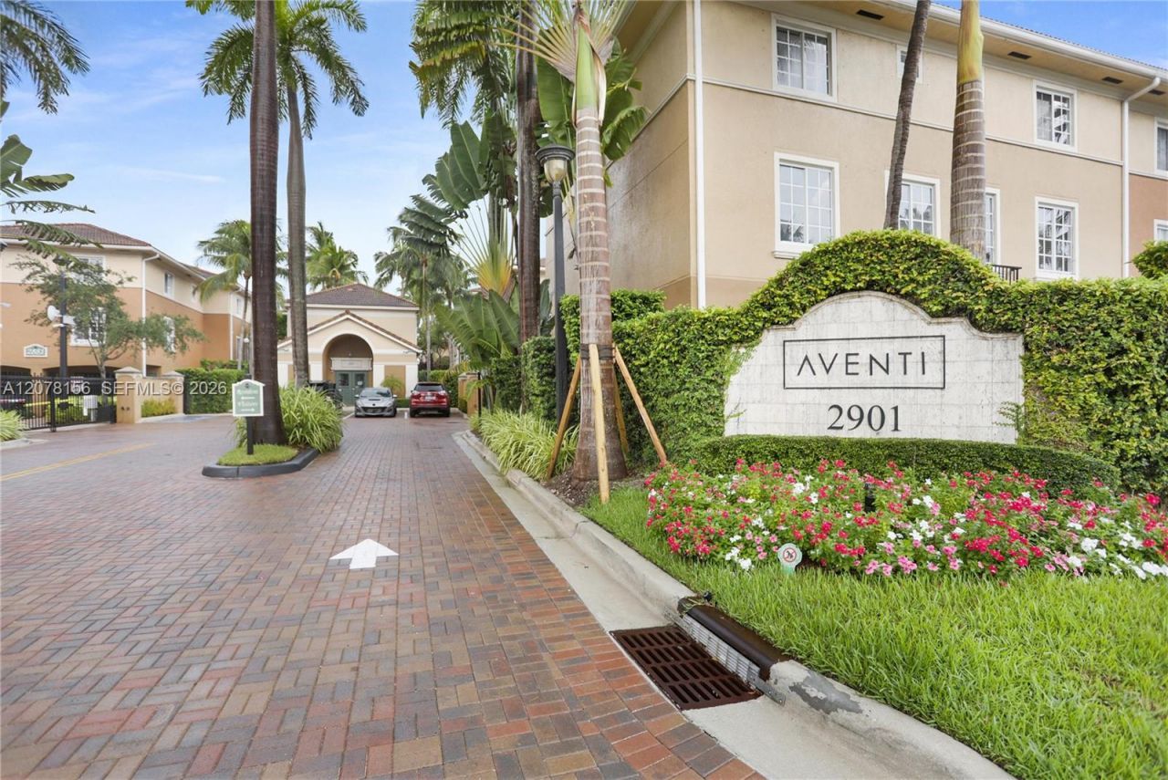 2941 NE 185th St , Unit 1305, Miami, FL 33180 Photo