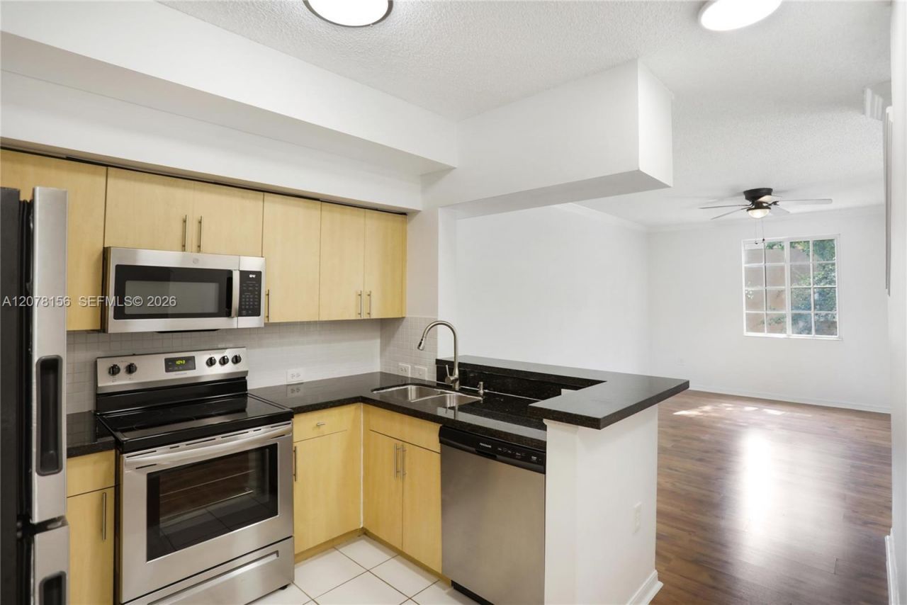 2941 NE 185th St , Unit 1305, Miami, FL 33180 Photo