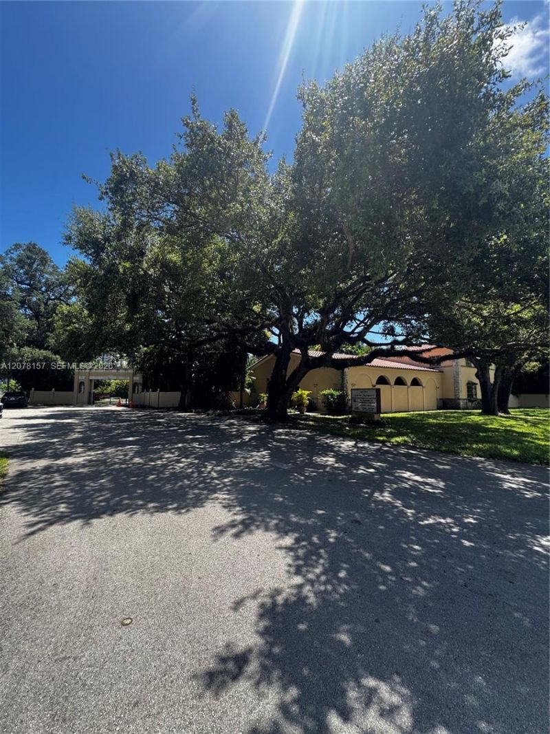 16851 NE 23rd Ave , Unit B402, North Miami Beach, FL 33160 Photo