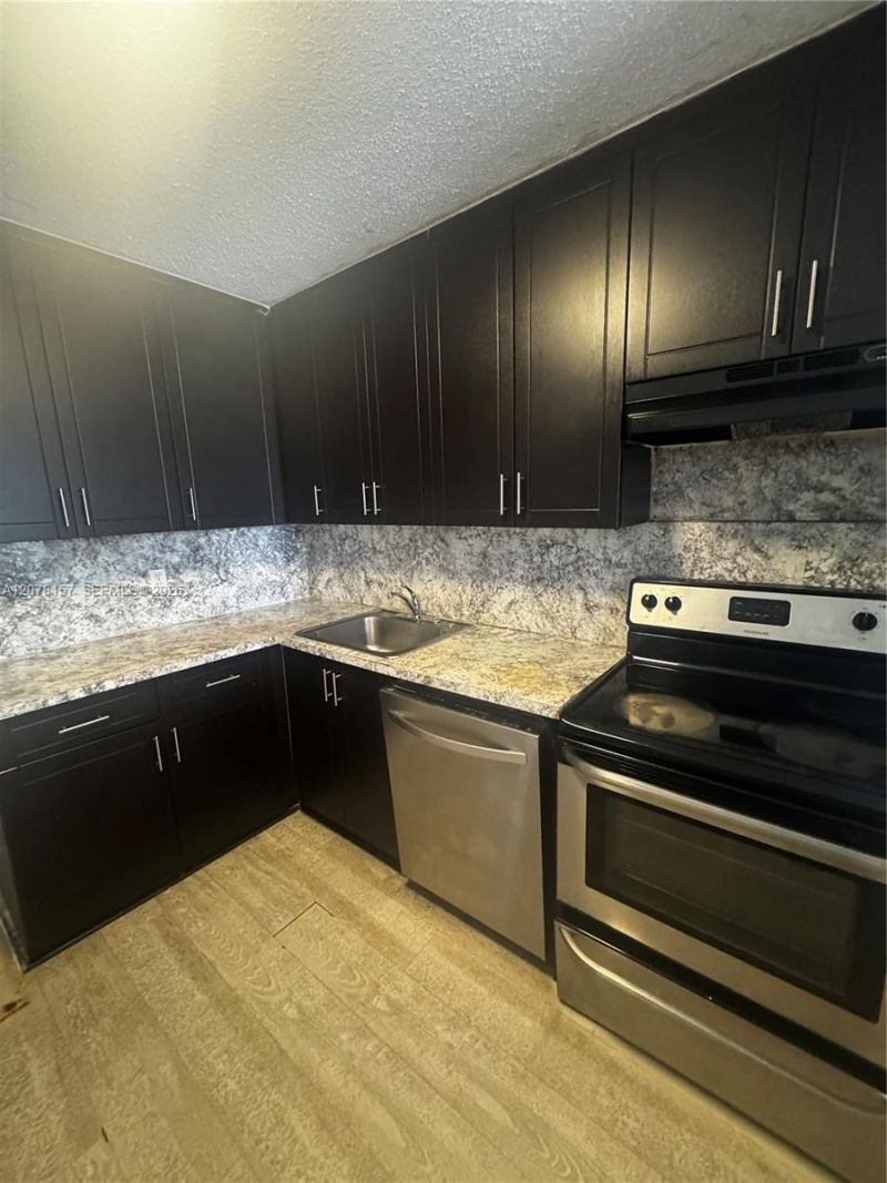 16851 NE 23rd Ave, Unit B402, North Miami Beach, FL 33160 Photo