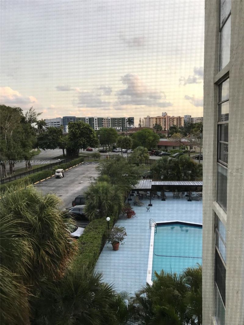 16851 NE 23rd Ave , Unit B402, North Miami Beach, FL 33160 Photo