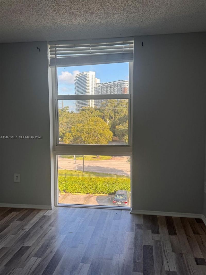 16851 NE 23rd Ave, Unit B402, North Miami Beach, FL 33160 Photo