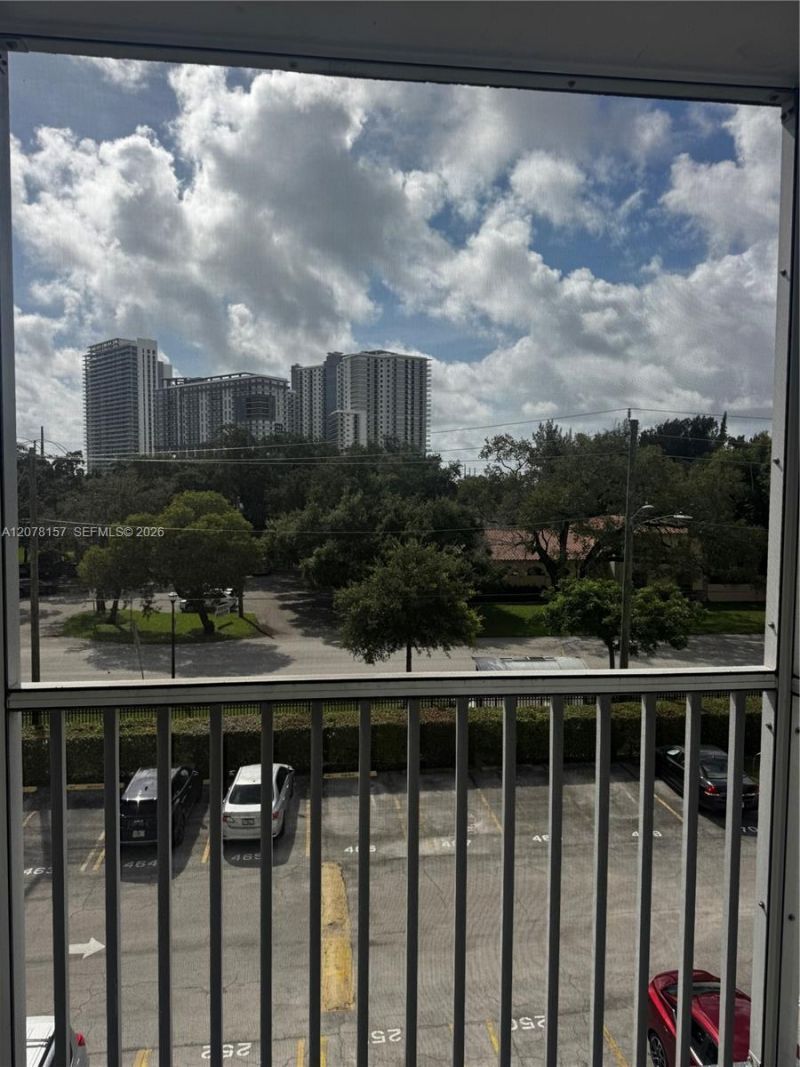 16851 NE 23rd Ave, Unit B402, North Miami Beach, FL 33160 Photo