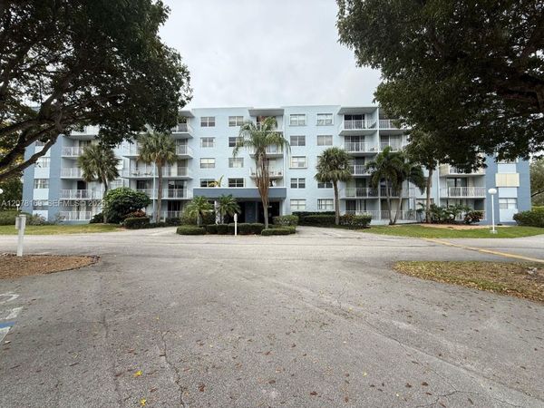 500 Executive Center Dr , Unit 4J, West Palm Beach, FL 33401