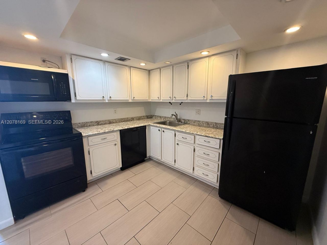 500 Executive Center Dr, Unit 4J, West Palm Beach, FL 33401 Photo