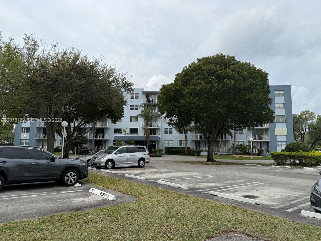 500 Executive Center Dr, Unit 4J, West Palm Beach, FL 33401 Photo