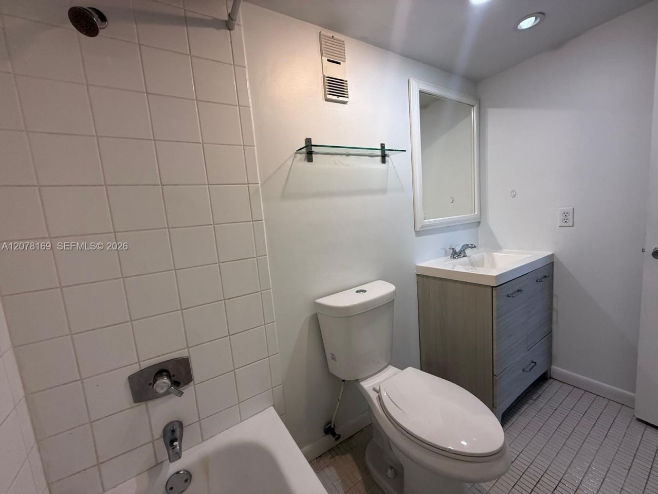 500 Executive Center Dr, Unit 4J, West Palm Beach, FL 33401 Photo