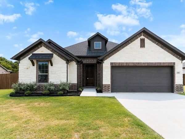 2106 Briarwood Drive, Bridgeport, TX 76426
