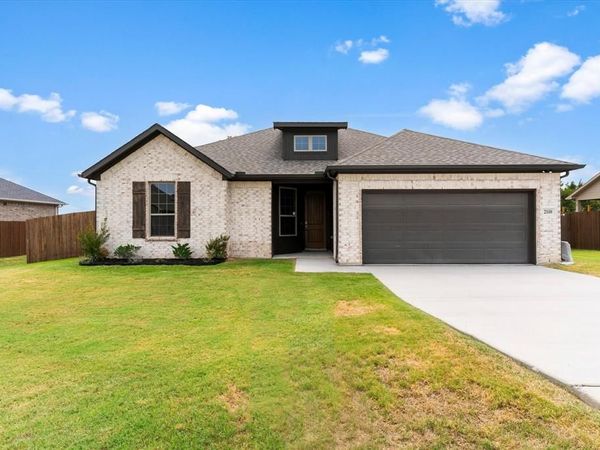 2110 Briarwood Drive, Bridgeport, TX 76426