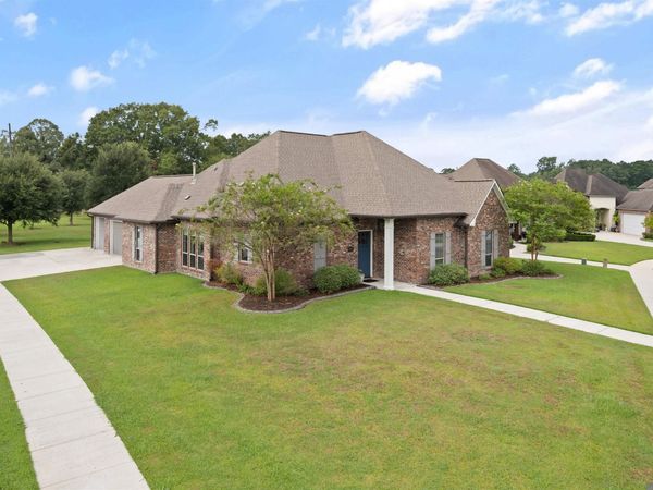 15936 Redstone Ct, Pride, LA 70770