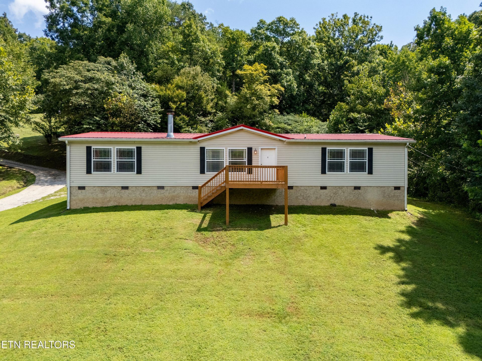 338 Old Clear Branch Lane, Rocky Top, TN 37769 Main Photo