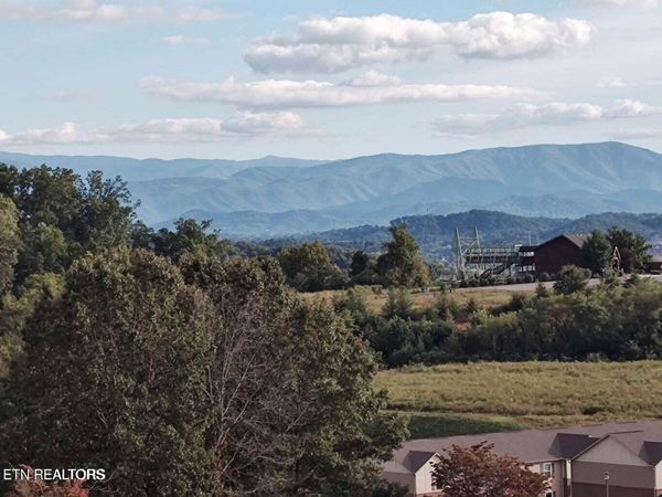 Smokey View Drive, Kodak, TN 37764