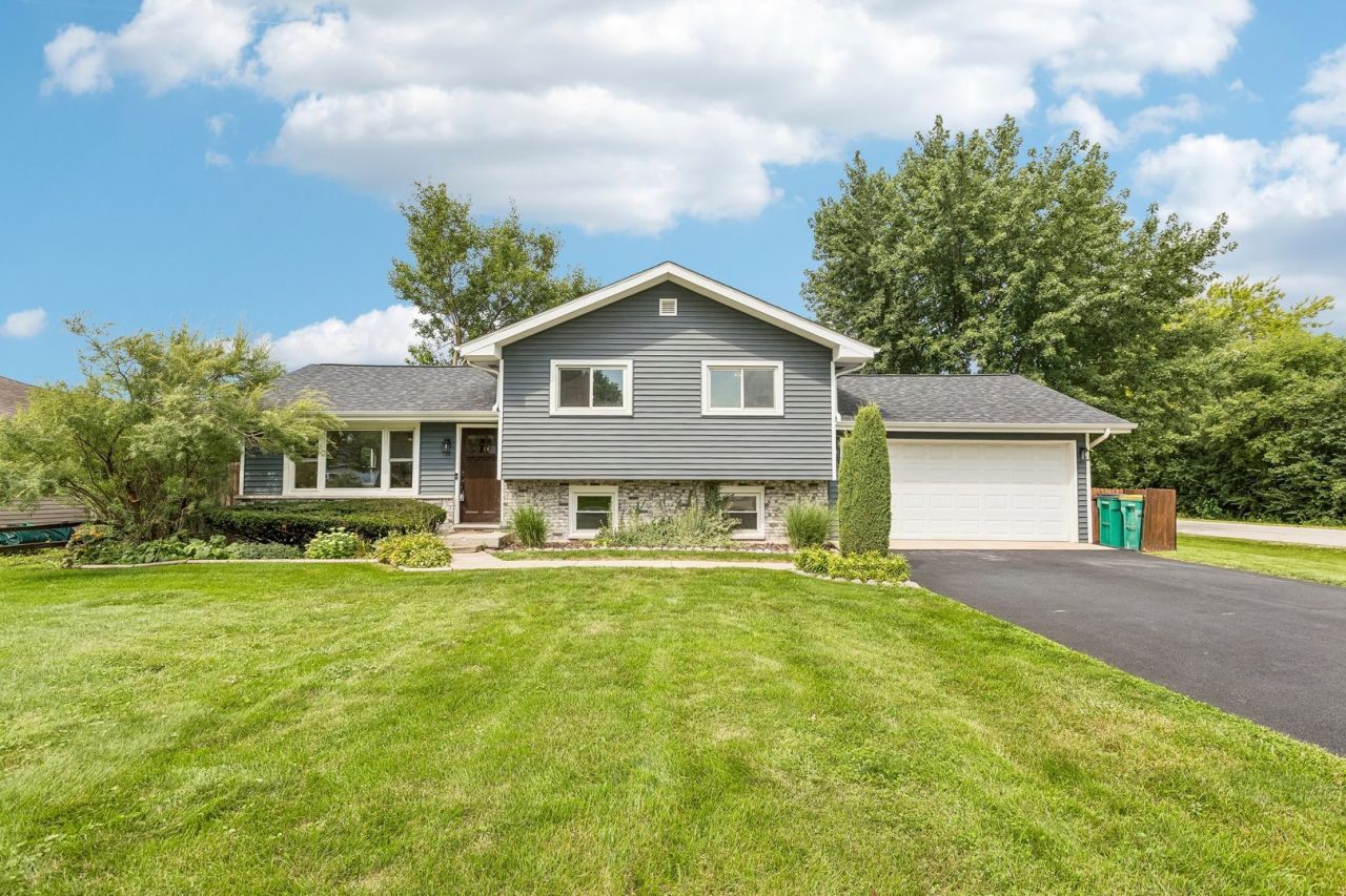 0n210 Prince Crossing Road, West Chicago, IL 60185 Main Photo