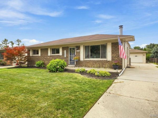 41269 Dunboyne Circle, Clinton Township, Mi 48038