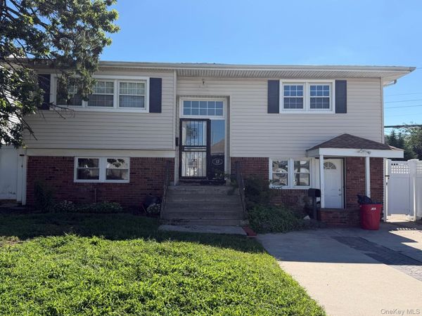 17 Marina Road , Island Park, NY 11558