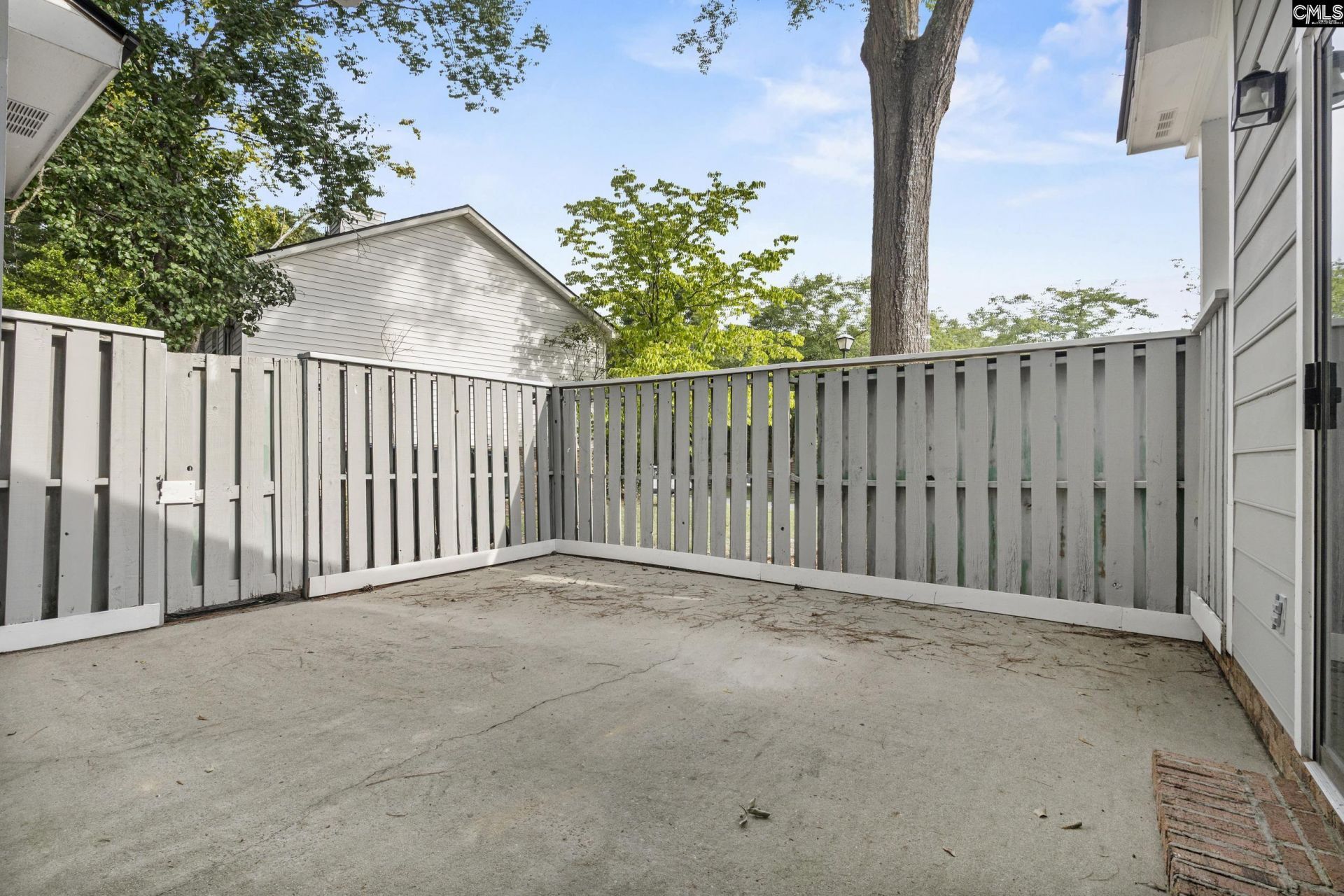 104 Evian Place  Photo 28