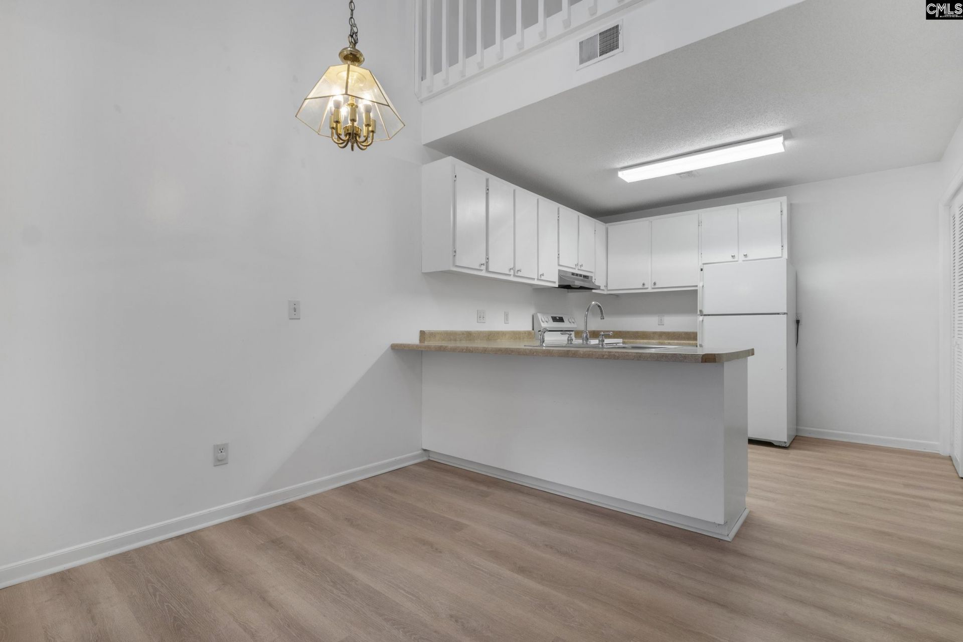 104 Evian Place  Photo 6