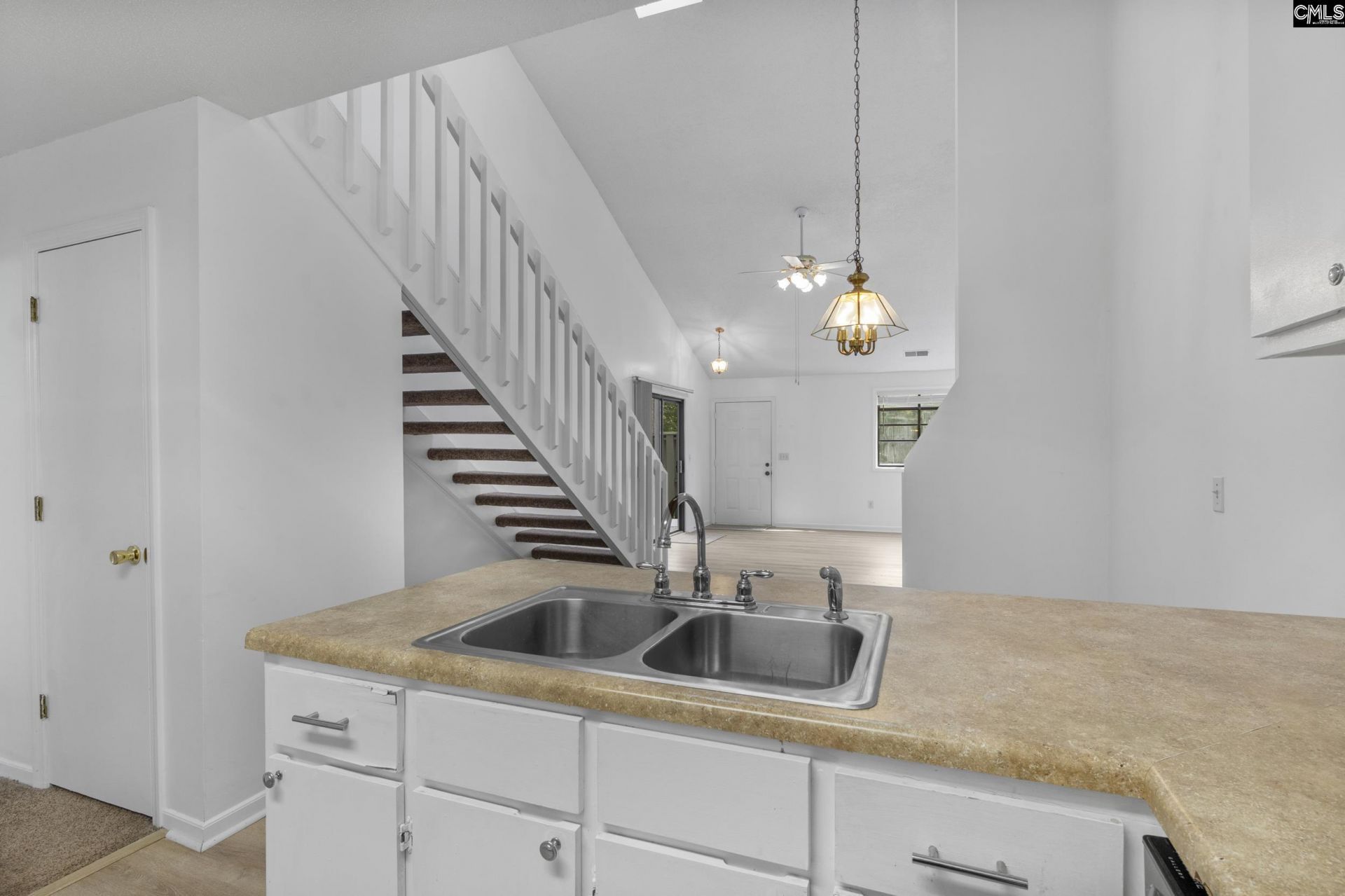 104 Evian Place  Photo 9