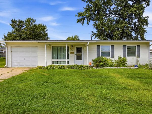 900 S 6th Street , Marion, IA 52302