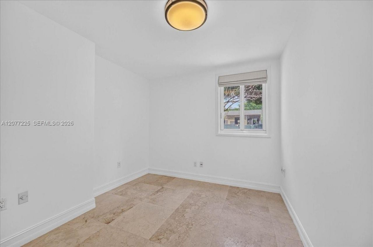 763 NE 75th St , Miami, FL 33138 Photo