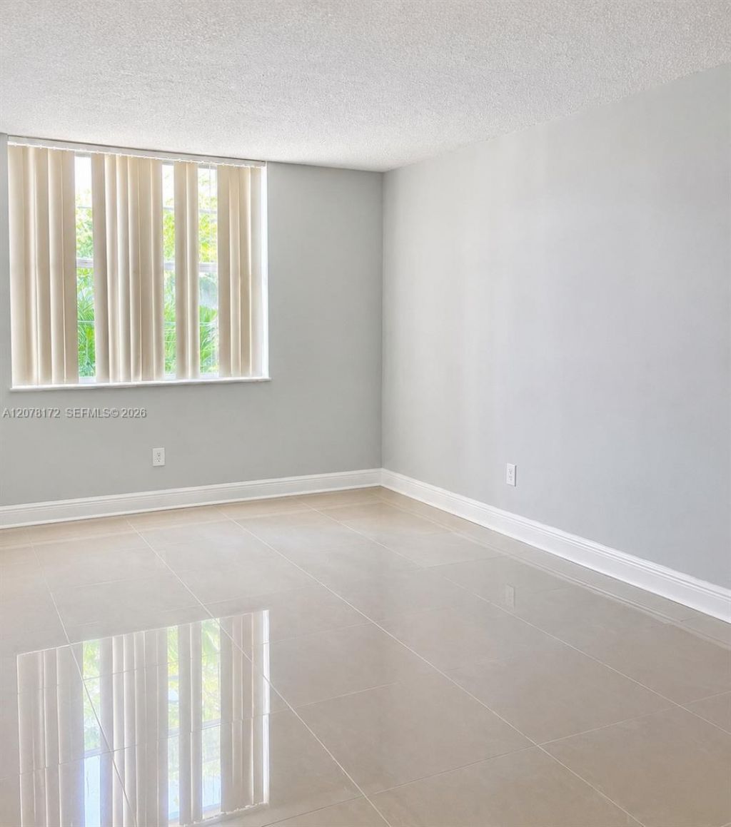 488 NW 165th St Rd, Unit B-112, Miami, FL 33169 Photo