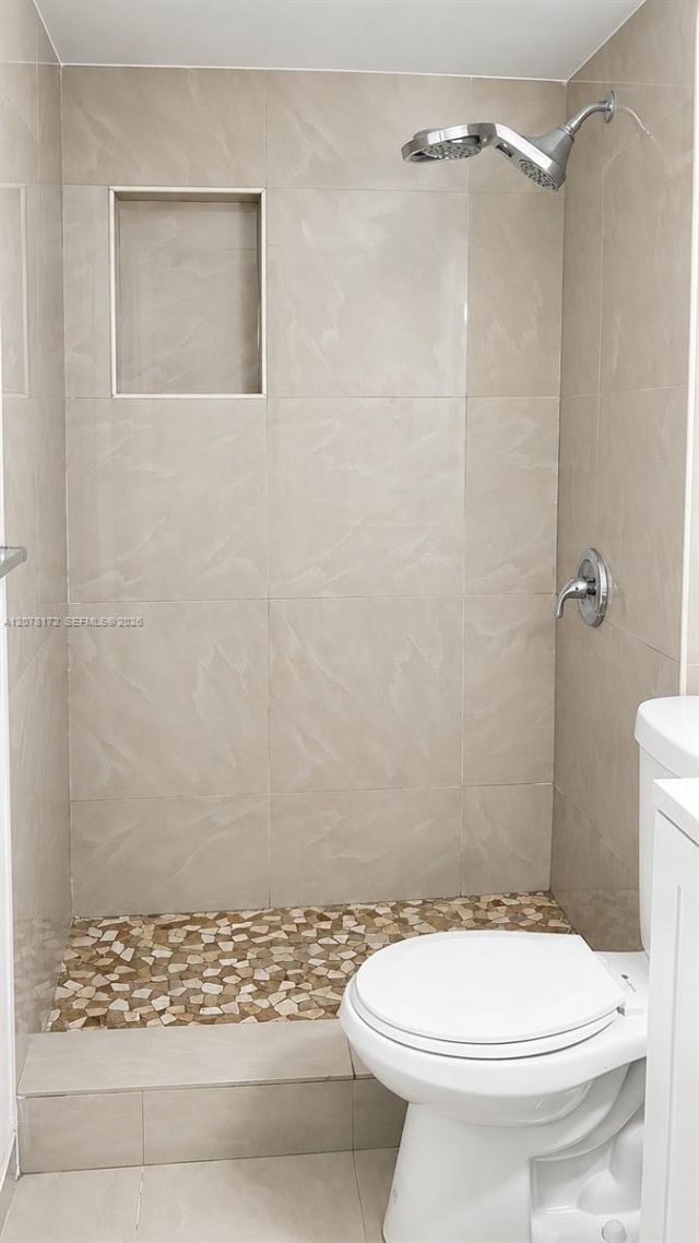 488 NW 165th St Rd, Unit B-112, Miami, FL 33169 Photo