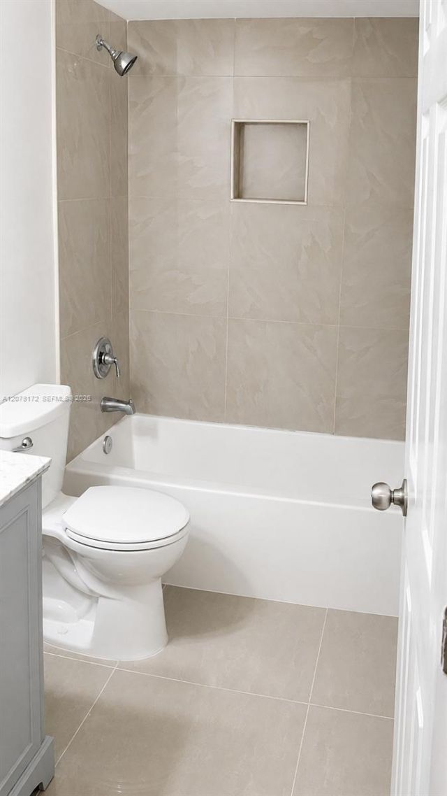 488 NW 165th St Rd, Unit B-112, Miami, FL 33169 Photo