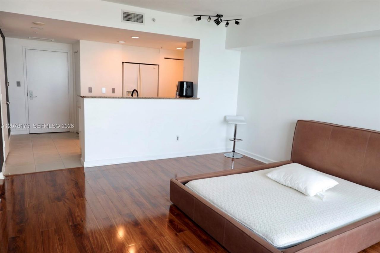 325 S Biscayne Blvd , Unit 4220, Miami, FL 33131 Photo