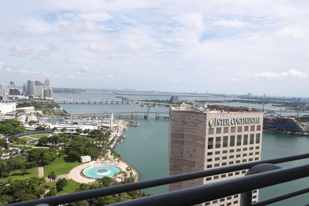 325 S Biscayne Blvd , Unit 4220, Miami, FL 33131 Photo