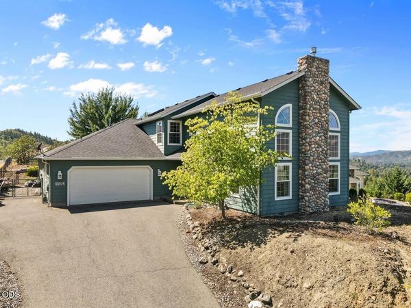 1583 Panoramic Loop, Grants Pass, OR 97527