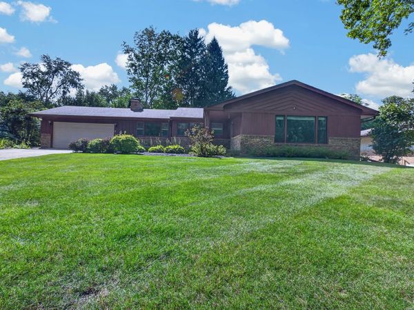 1112 Prestwick Parkway , Rockford, IL 61107