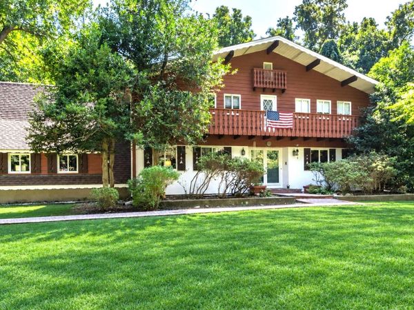 1 Valleywood Court W, Head Of The Harbor, NY 11780