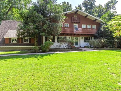 1 Valleywood Court W Head of the Harbor, NY 11780