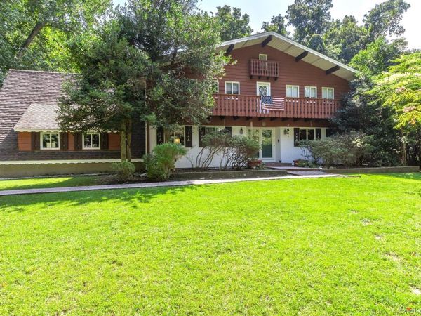 1 Valleywood Court W, Head Of The Harbor, NY 11780