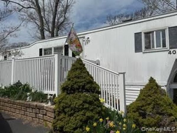 1964 River Road, Unit #40, Calverton, NY 11933