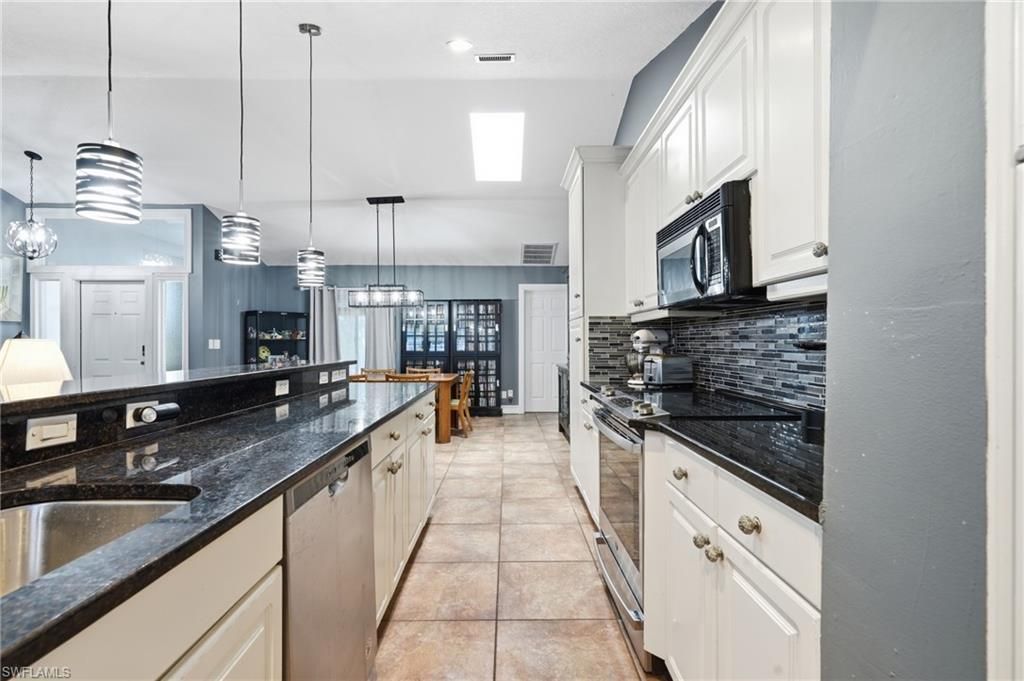 2202 SW 14th Ave, Cape Coral, FL 33991 Photo