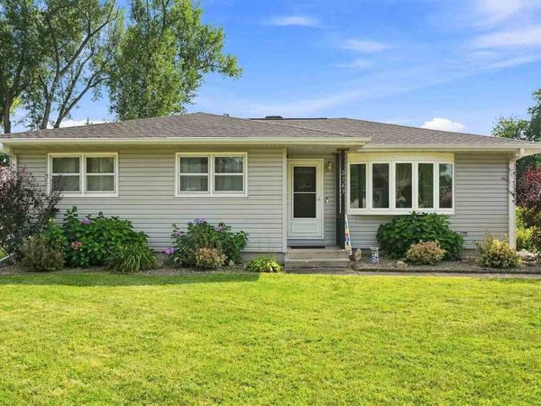 2143 NE Richard Drive, Cedar Rapids, IA 52402