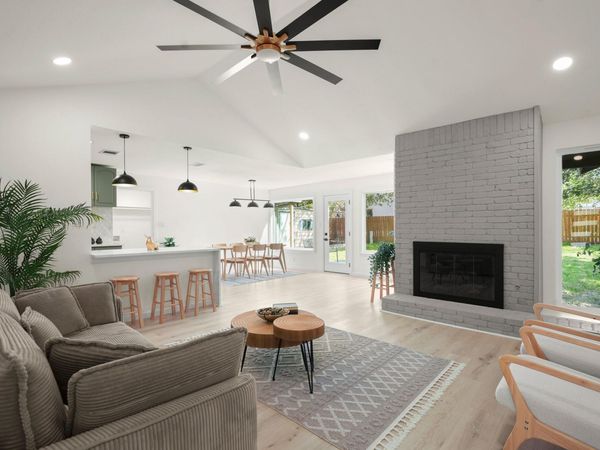 1400 S Meadows DR, Austin, TX 78758