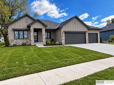 11113 S 98th Street, Papillion, NE 68046